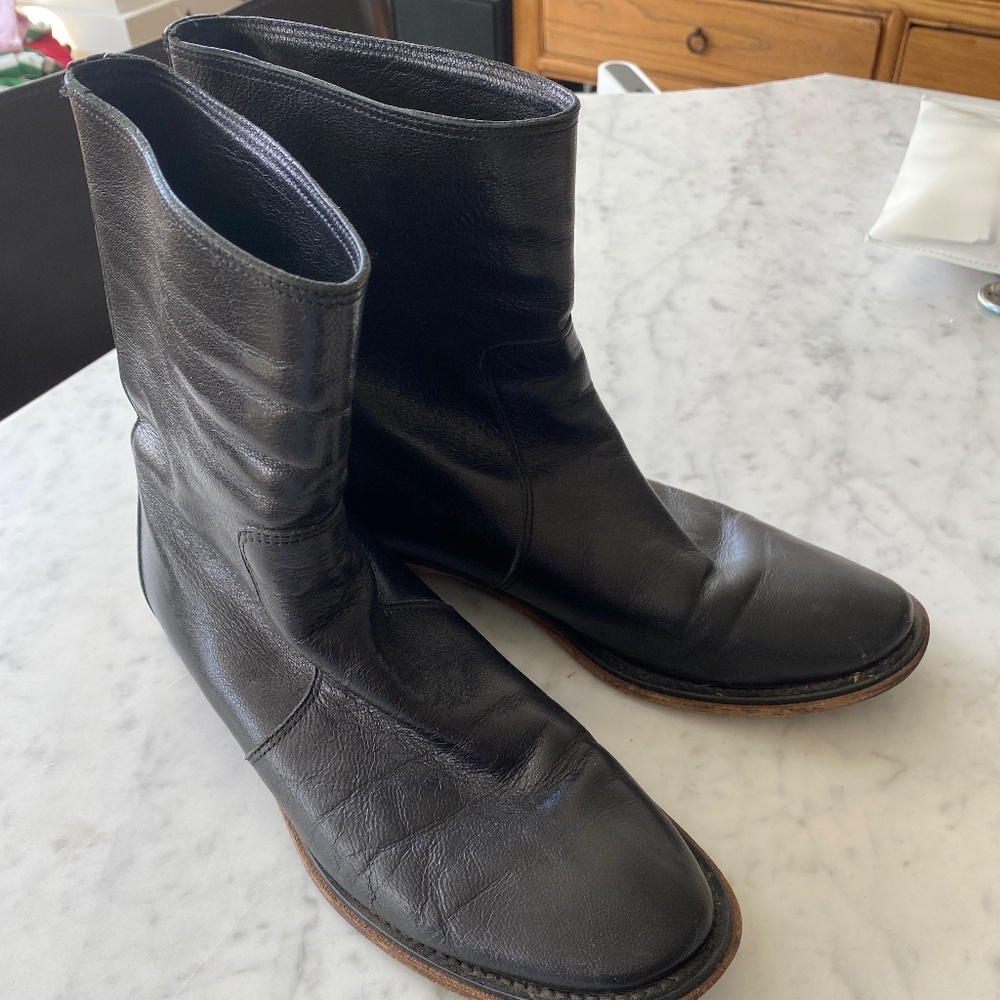 Flat Chelsea boots